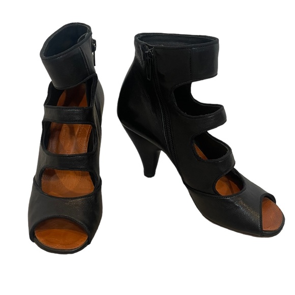 Chie Mihara Cutout Heels - Picture 7 of 14